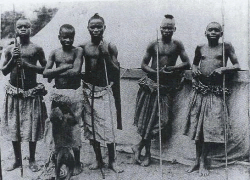 Ο Ota Benga με άλλους πυγμαίους που δεν γνωρίζουμε την κατάληξή τους